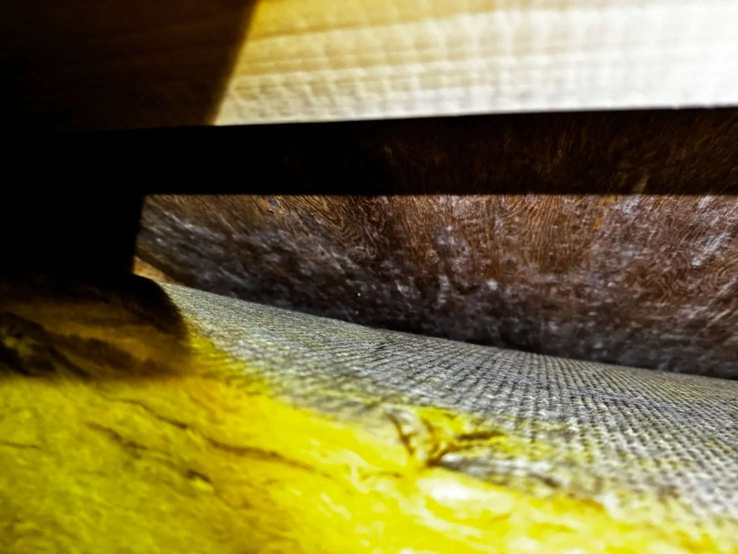 床下合板裏（断熱材をめくった状態）