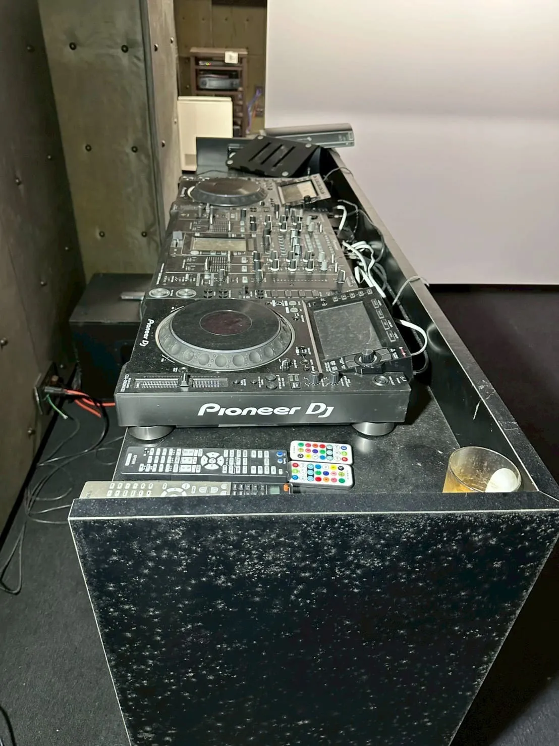 DJブース_施工前