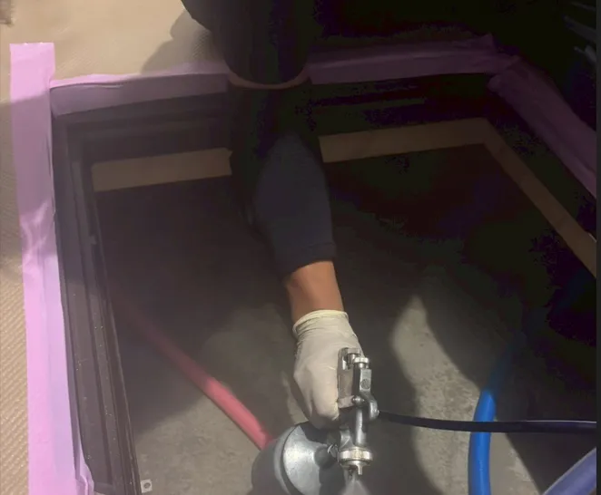 床下に薬剤散布・除菌処理