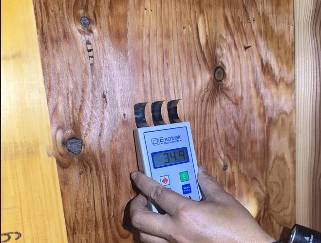 小屋裏の含水率34.9％