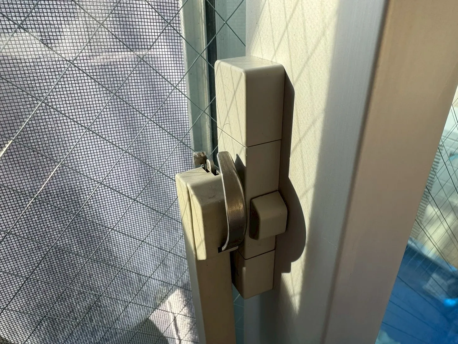 カビ除去後のサッシ