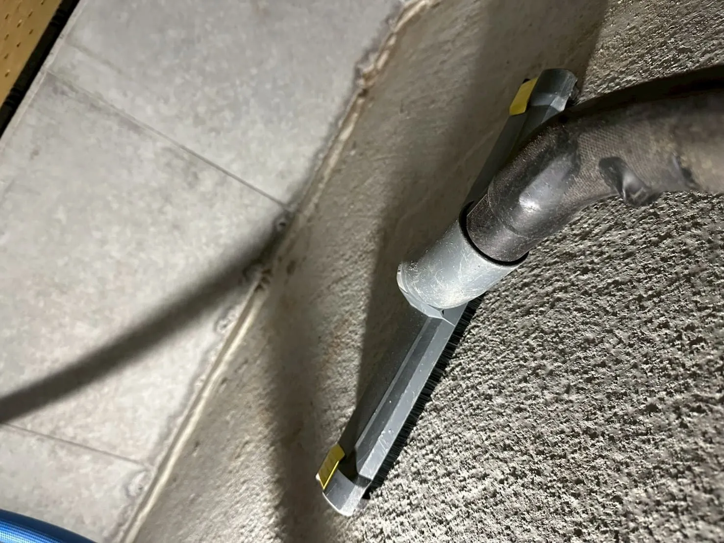 カビ除去の土台をつくる清掃作業